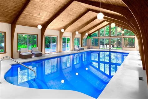 As a guest, you can find and rent pools by the hour. How much do pools cost in Philadelphia, PA? Rentals start at $25 per hour in Philadelphia, PA, but the price will vary based on space, number of guests, and additional amenities added.